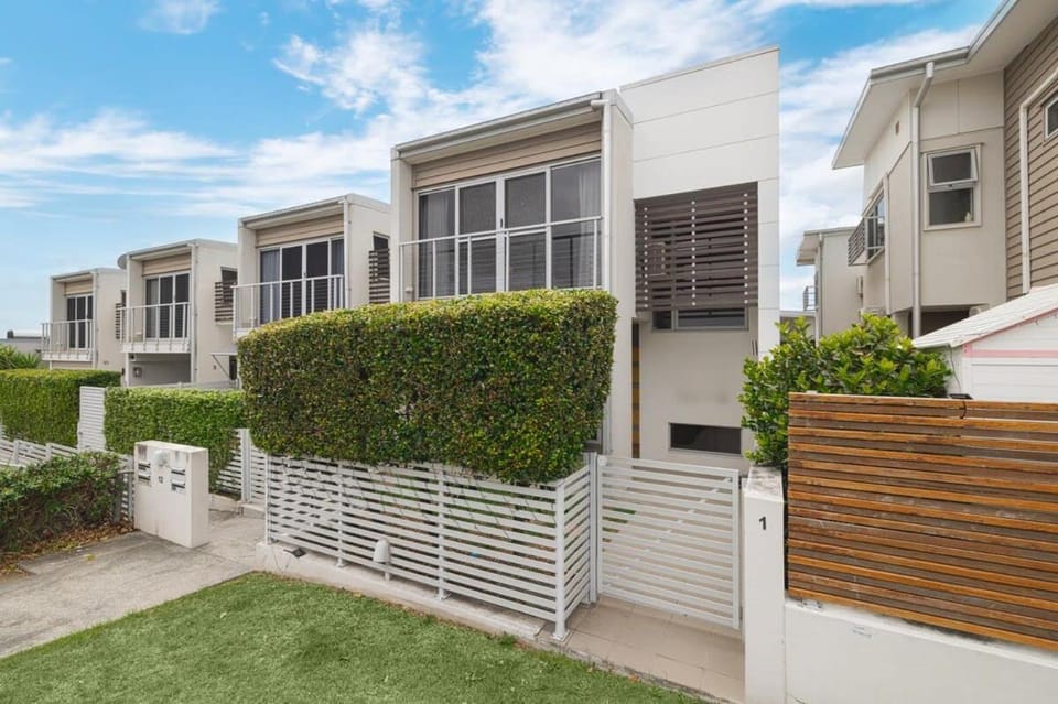 Renov Peaceful 3BR Morningside Gem: Cozy Retreat House in Brisbane