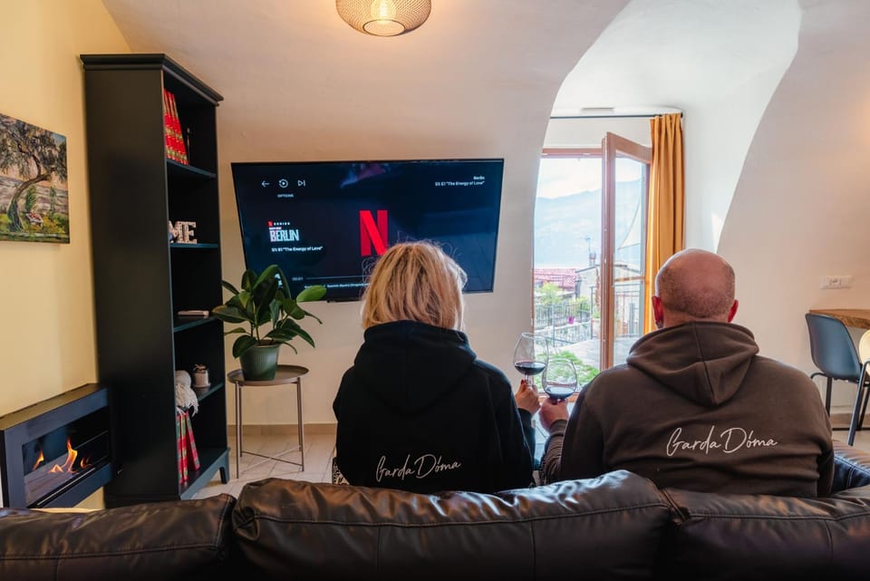 Communal lounge/ TV room, TV and multimedia