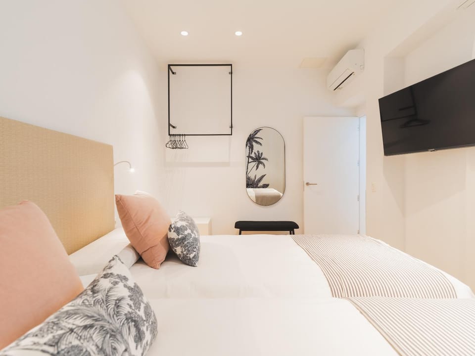Bed, Bedroom, air conditioner