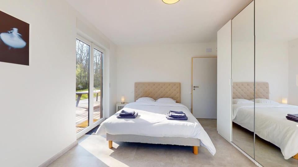 Bed, Photo of the whole room, Bedroom, towels, wardrobe