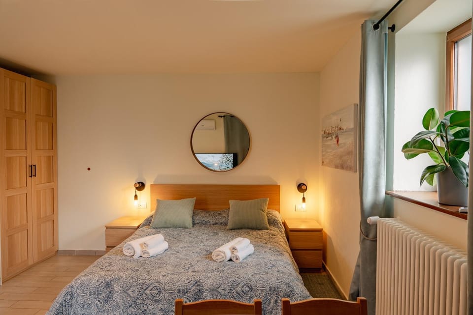 Bed, Photo of the whole room, Bedroom, internet, towels, wardrobe