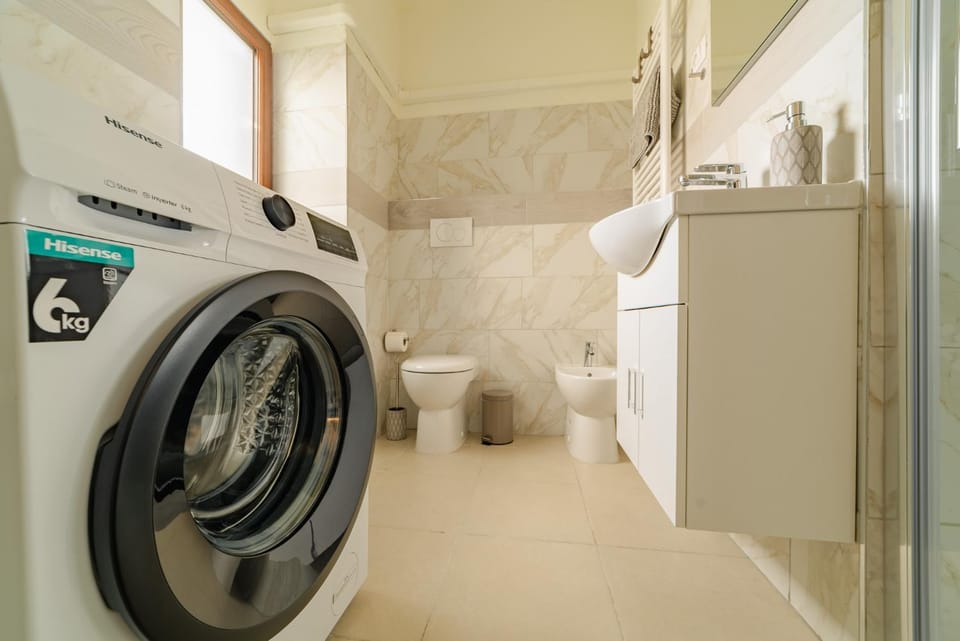 Toilet, Bathroom, washing machine