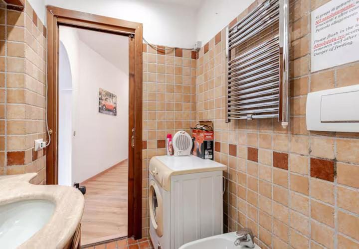 Bathroom, washing machine