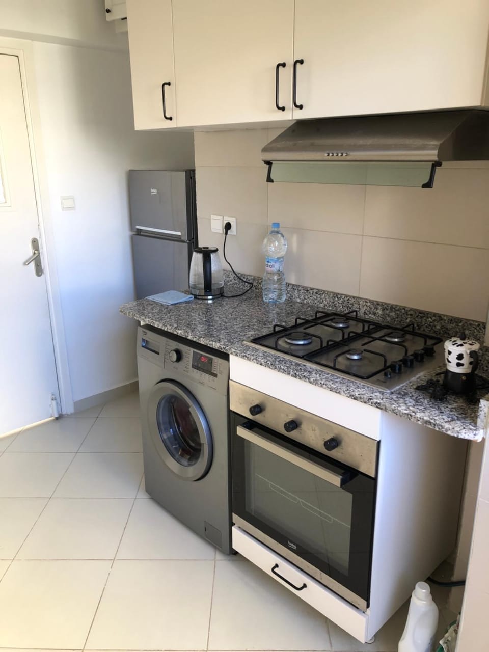 Kitchen or kitchenette, pet friendly, stove, washing machine