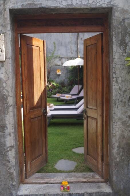 Villa Joglo Oberoi Seminyak Beautiful 4BR Villa Prime Location Villa in Kuta