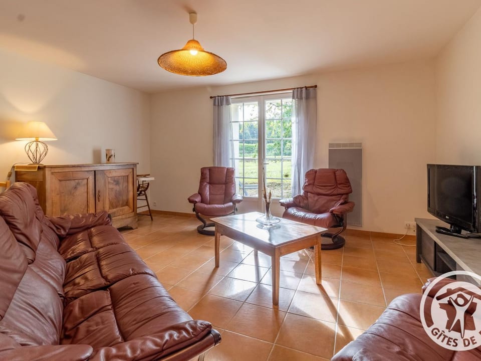 Charmante Maison de Campagne près des Vignes avec WiFi, BBQ et Proche d'Angers et Saumur - FR-1-622-68 House in Gennes-Val-de-Loire