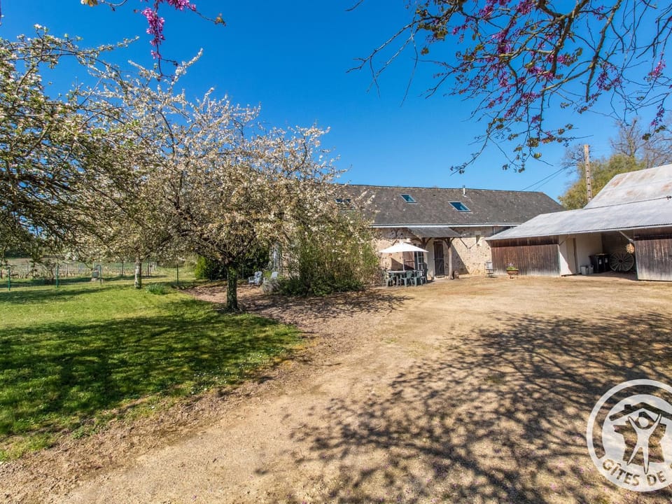 Charmante Maison de Campagne près des Vignes avec WiFi, BBQ et Proche d'Angers et Saumur - FR-1-622-68 House in Gennes-Val-de-Loire