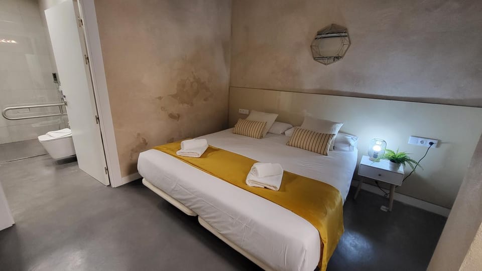 Toilet, Bed, Bathroom, Photo of the whole room, Bedroom, towels