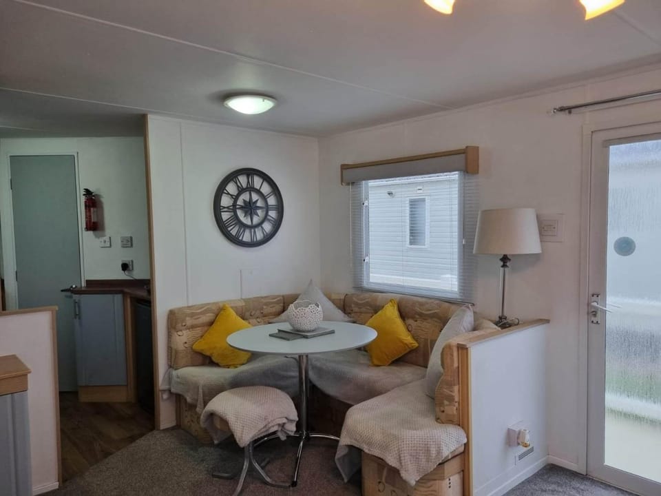 6 BERTH 2 BEDROOM PALM GROVE 60 , GOLDEN PALM Sleeps 6 Campground/ 
RV Resort in Chapel Saint Leonards