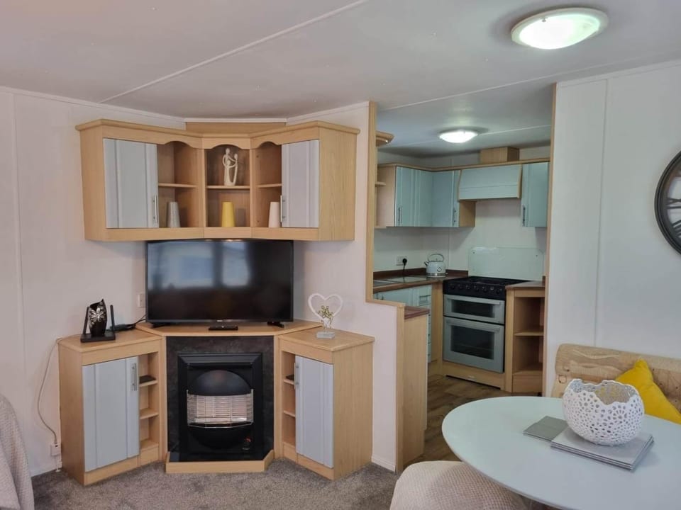 6 BERTH 2 BEDROOM PALM GROVE 60 , GOLDEN PALM Sleeps 6 Campground/ 
RV Resort in Chapel Saint Leonards