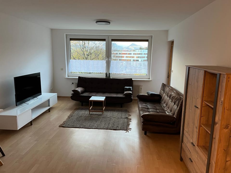 Communal lounge/ TV room, TV and multimedia, Living room, Seating area, Evening entertainment