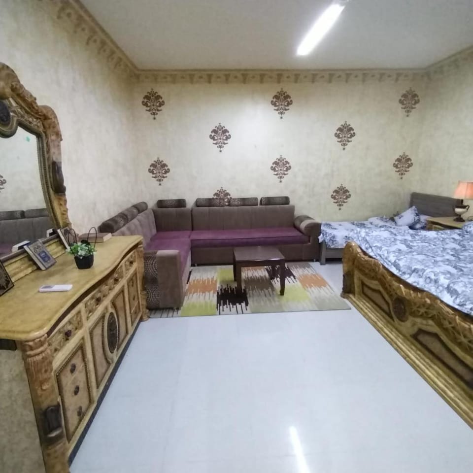 Bed, Photo of the whole room, Seating area, Bedroom
