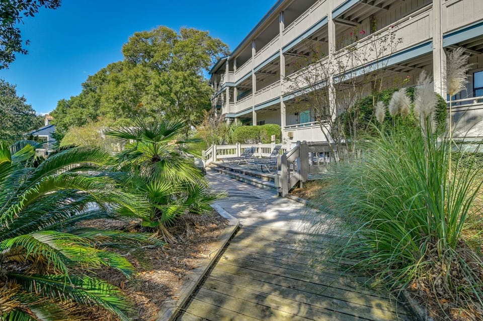 Walk to Beach: Gem w/ Balcony in Sea Grove Resort House in Surfside Beach