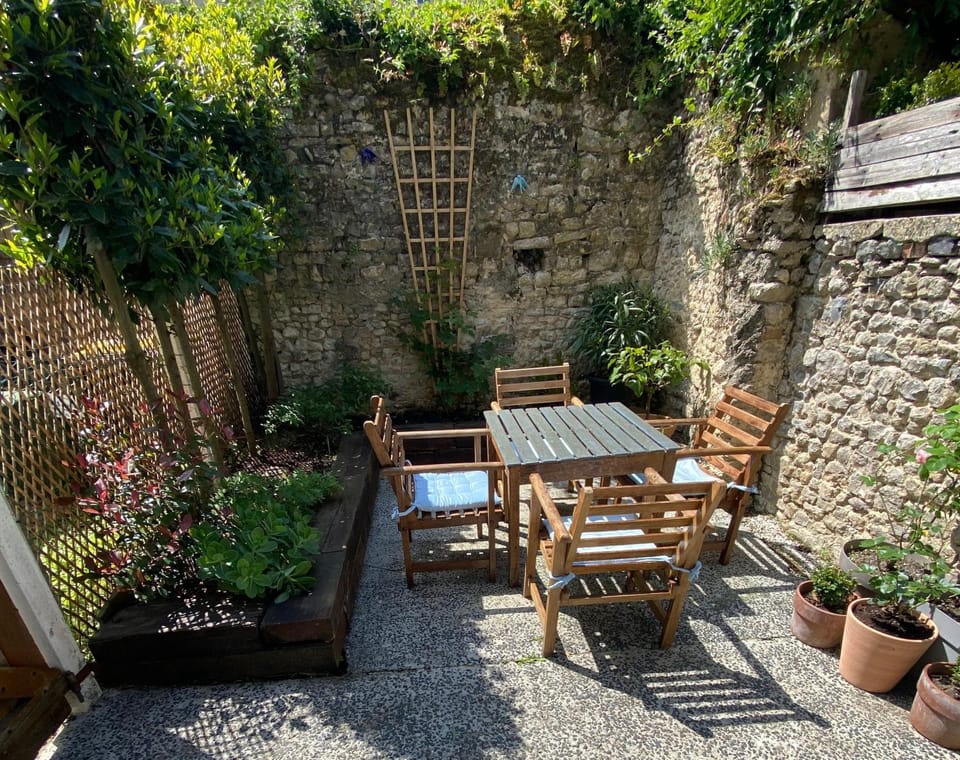 La maison des Teinturiers maison de ville avec jardin House in Bayeux