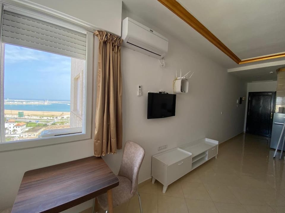 Bed, Natural landscape, TV and multimedia, View (from property/room), Living room, Photo of the whole room, Seating area, Bedroom, Sea view, internet, air conditioner