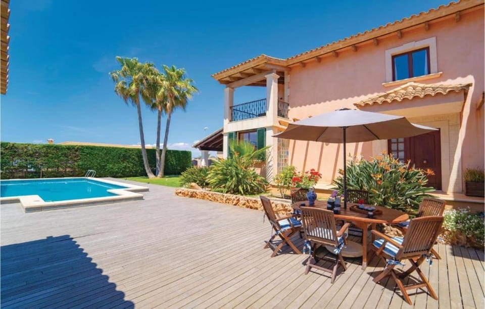 Property building, Balcony/Terrace, Living room, Swimming pool