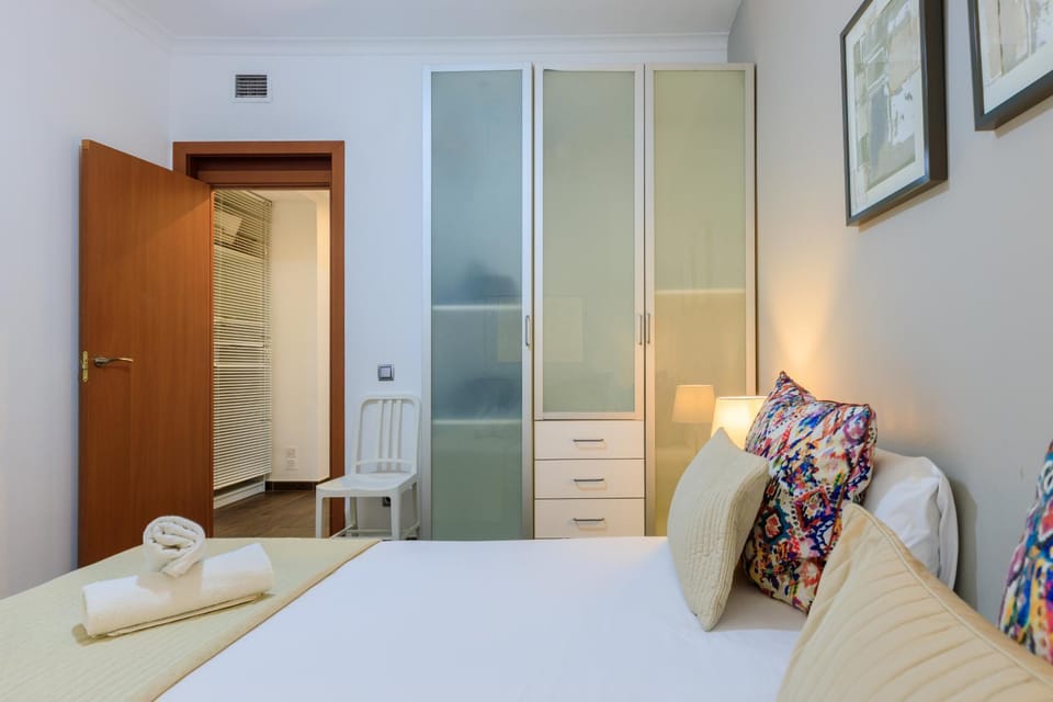 Bed, Photo of the whole room, Bedroom, towels, wardrobe