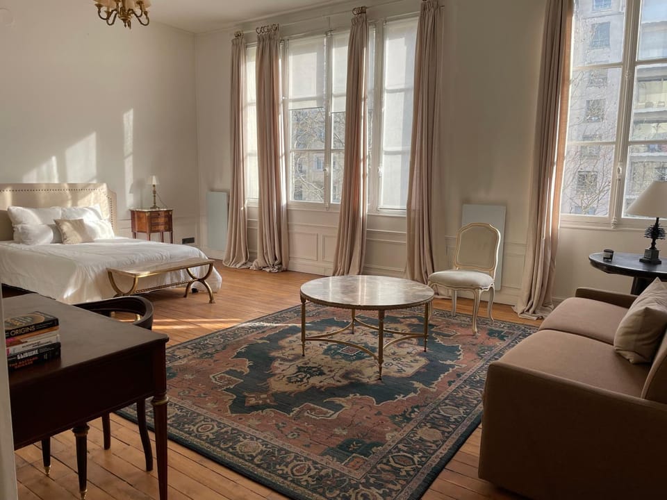 Appartement Paris 7ème Invalides/ Tour Eiffel 1er étage Apartment in Paris