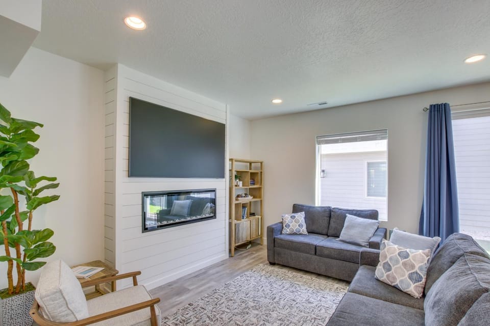 Garden City Townhome w/ Fireplace Near Bear Lake! House in Garden City