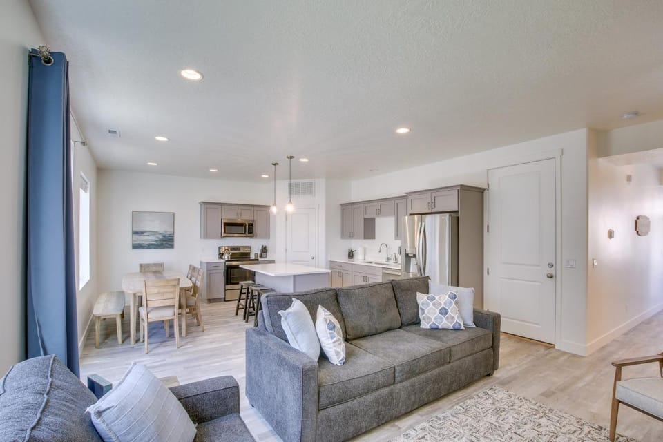 Garden City Townhome w/ Fireplace Near Bear Lake! House in Garden City