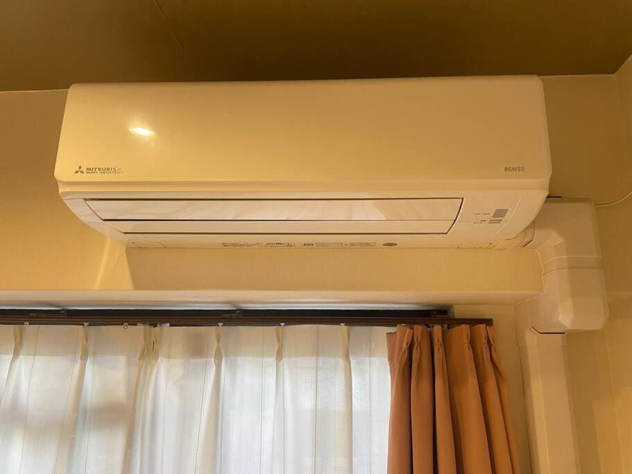 Good location, convenient transportation Nipponbashi Station 4 minutes Dotonbori 6 minutes Kuromon Market 8 minutes Double bed 2o1 Apartment in Osaka