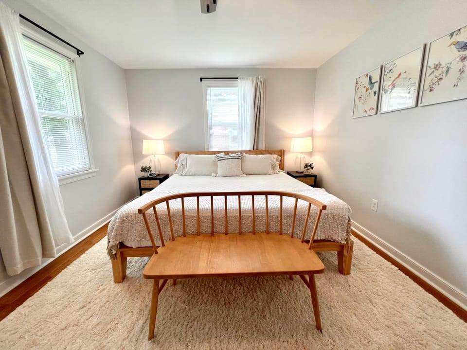 Crieff Cottage Hot Tub, 3BR Near Downtown House in Richmond