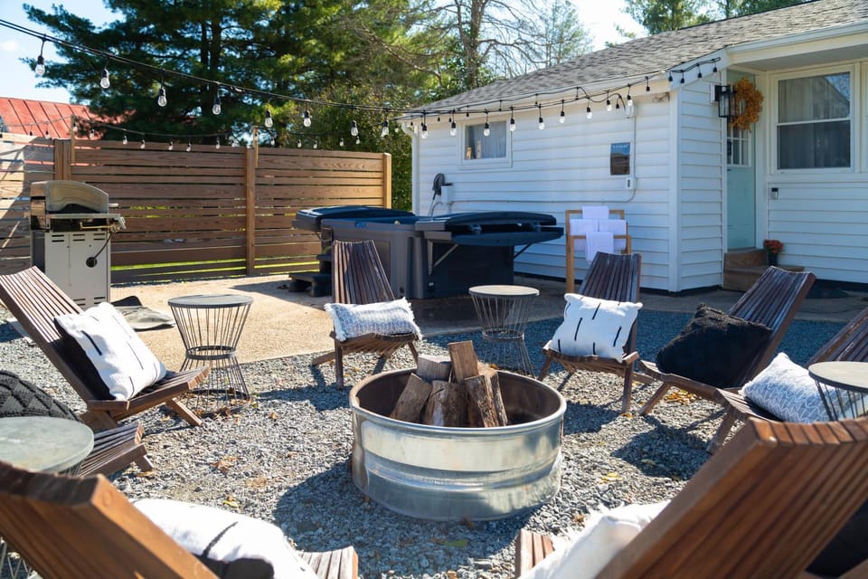 Carters Cottage Hot Tub, Fire Pit & Views House in Nellysford