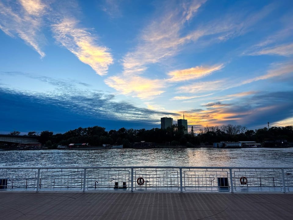 River view, Location