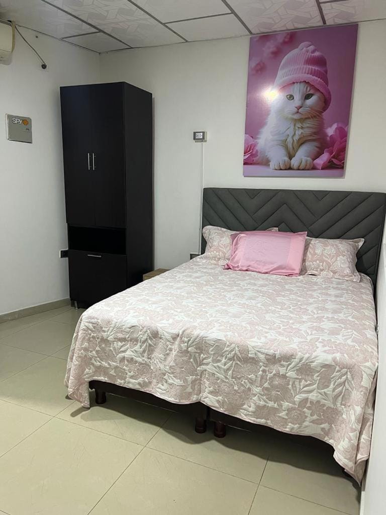 TV and multimedia, Seating area, Bedroom, Guests, air conditioner