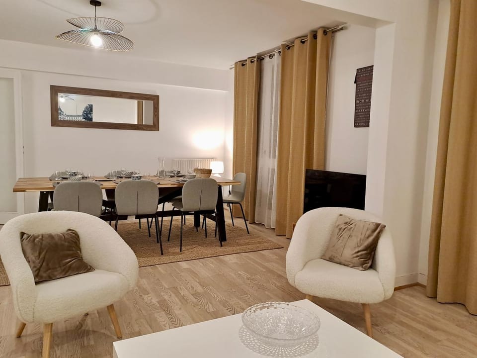 TV and multimedia, Living room, Dining area