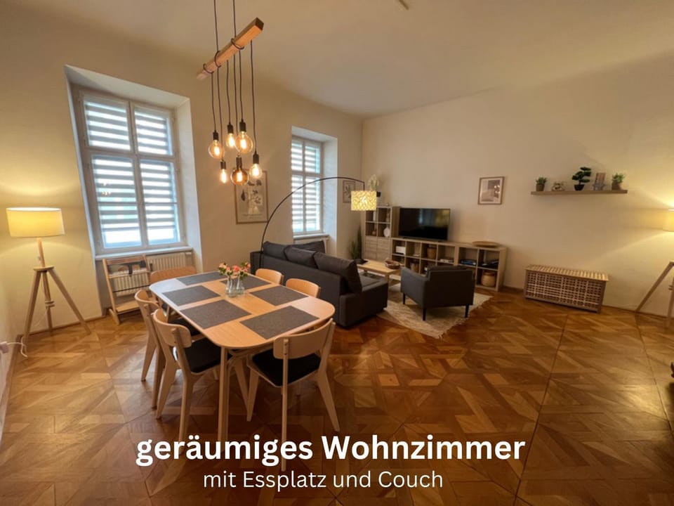 Living room, Photo of the whole room, Seating area, Dining area