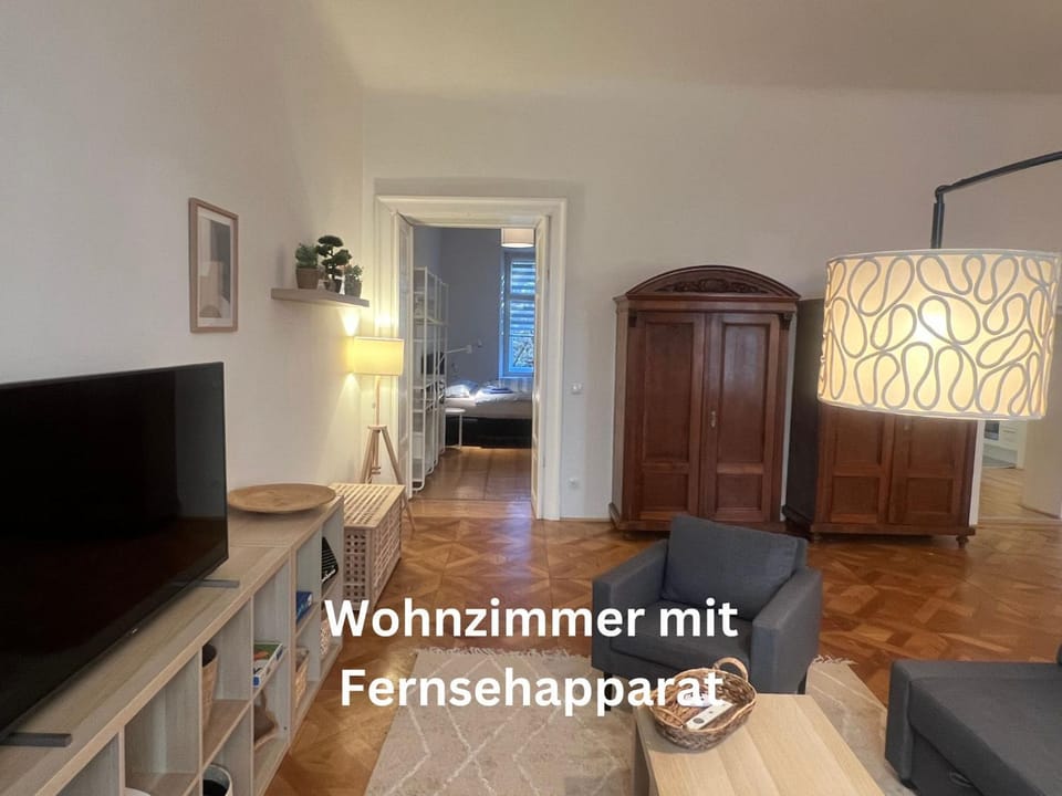 TV and multimedia, Living room, Photo of the whole room, Seating area