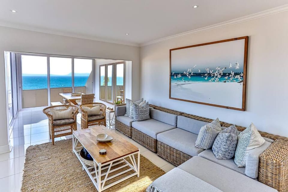 Les Dauphine 3 - Premier Beach Front Apartment Apartment in Dolphin Coast