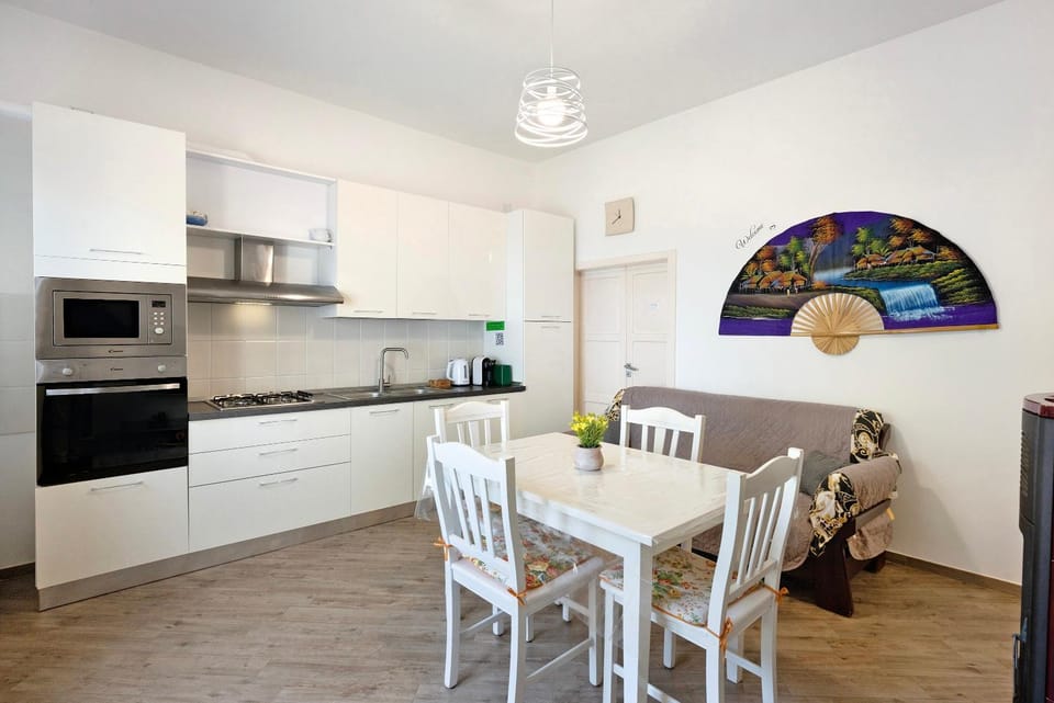 Property building, Kitchen or kitchenette, Living room