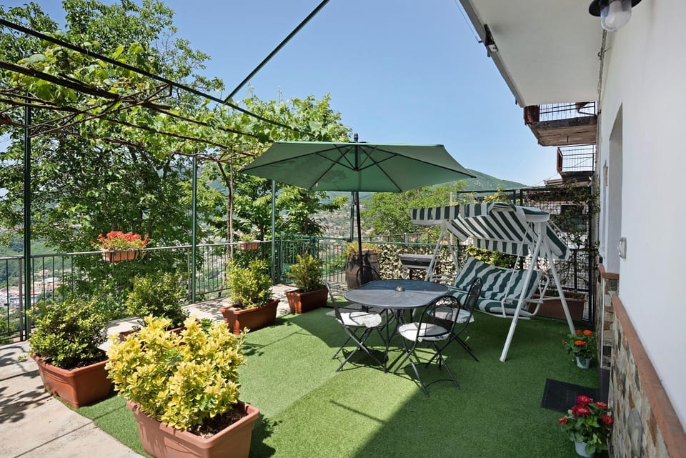 Property building, Balcony/Terrace, Living room