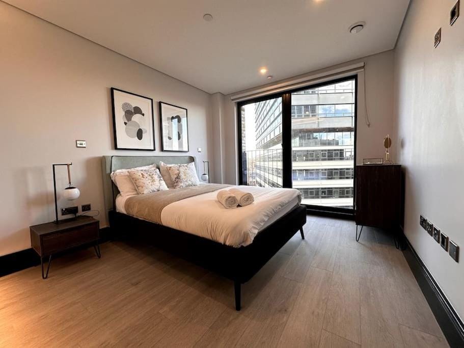 The Glamour of Shoreditch Apartment in London