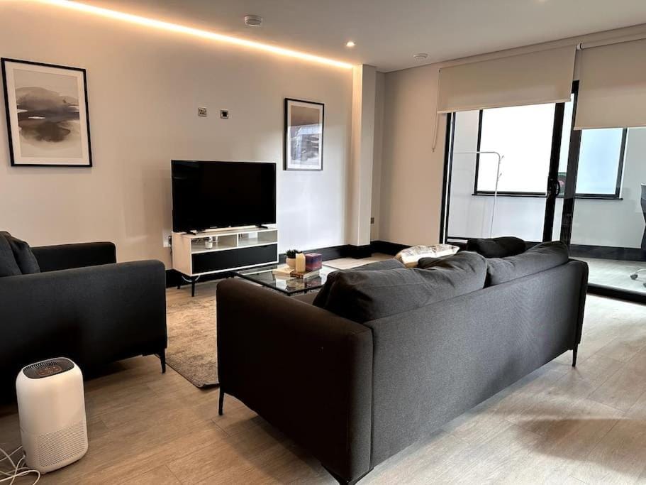 The Glamour of Shoreditch Apartment in London
