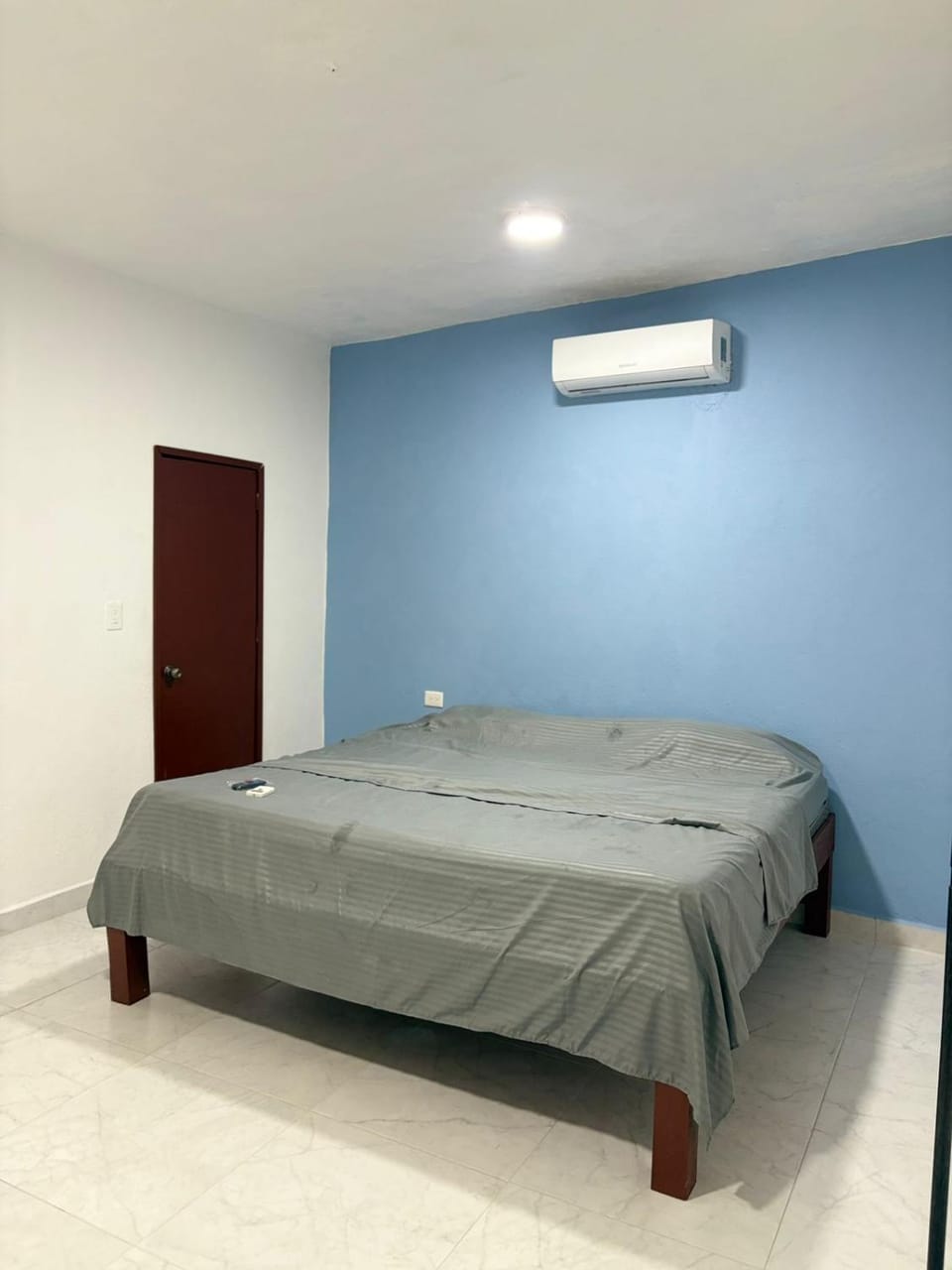 Bed, Bedroom, air conditioner