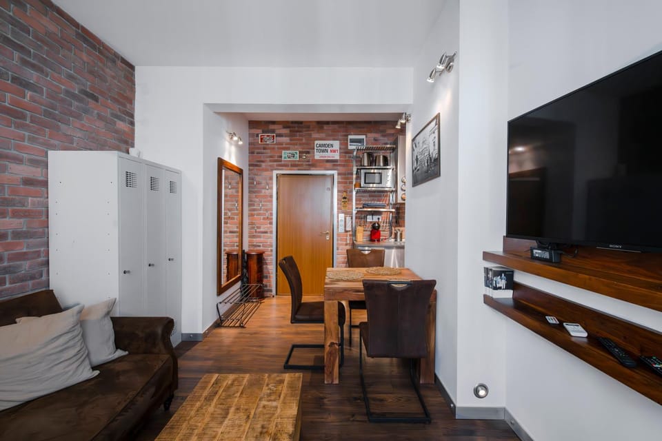 TV and multimedia, Kitchen or kitchenette, Living room, Seating area, Evening entertainment, hair dresser