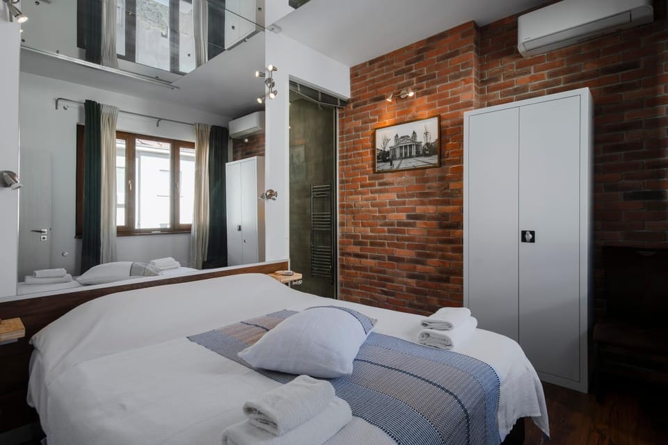 Bed, Photo of the whole room, Bedroom, internet, towels, air conditioner