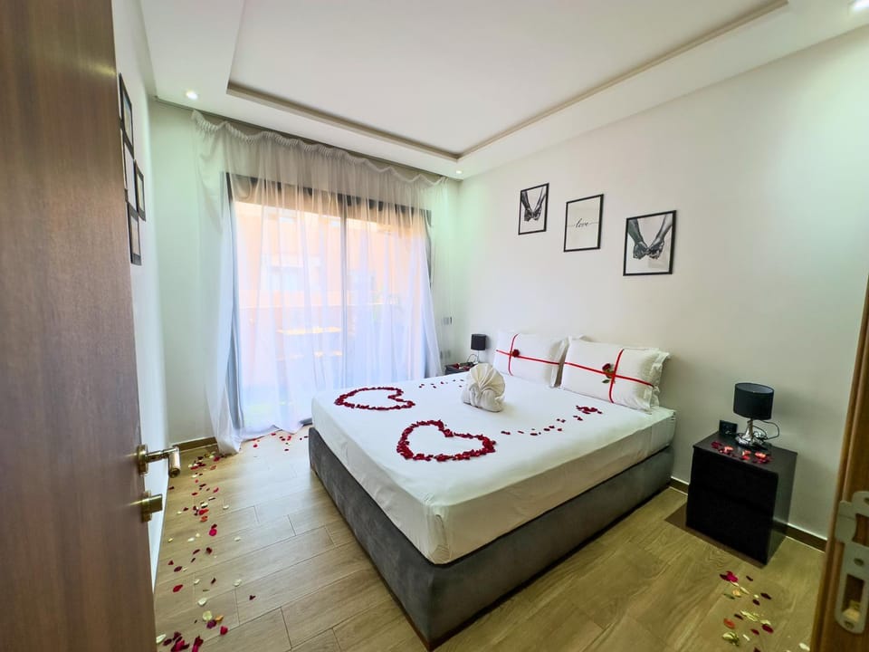 Photo of the whole room, Bedroom