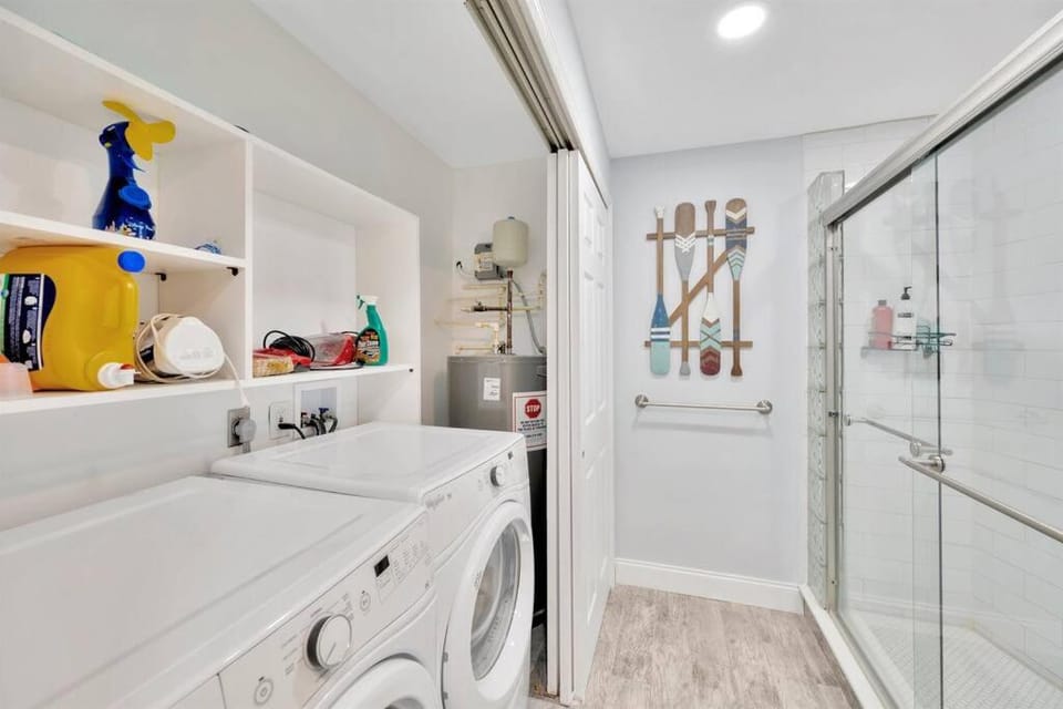 Shower, Bathroom, washing machine, dryer