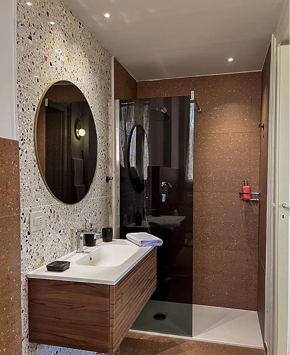 Shower, Bathroom, towels