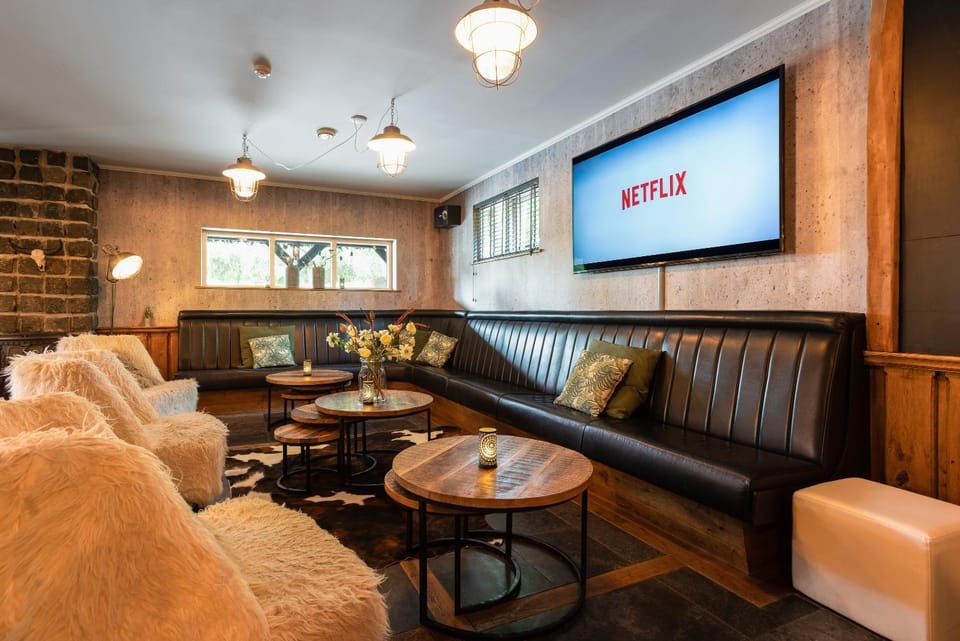 Lounge or bar, Seating area