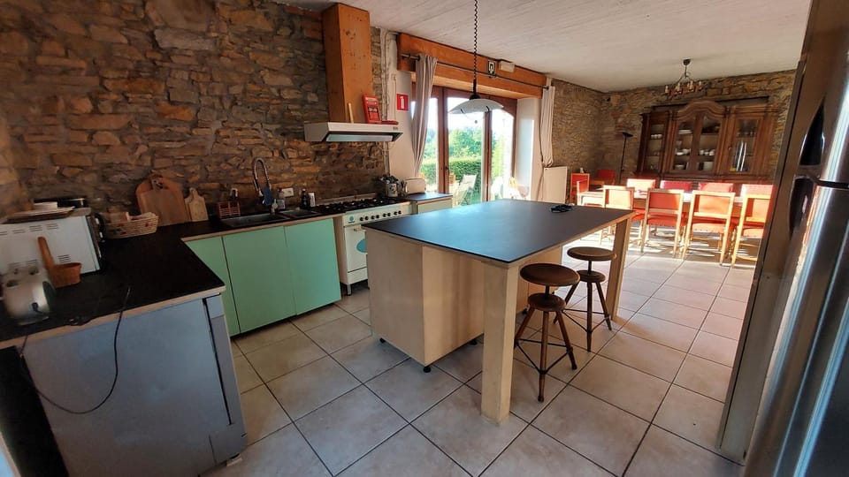 Kitchen or kitchenette, Dining area, oven, stove