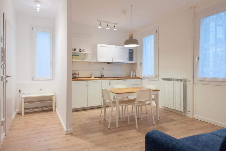 Kitchen or kitchenette, Photo of the whole room, Dining area, young children, stove, toaster, air conditioner