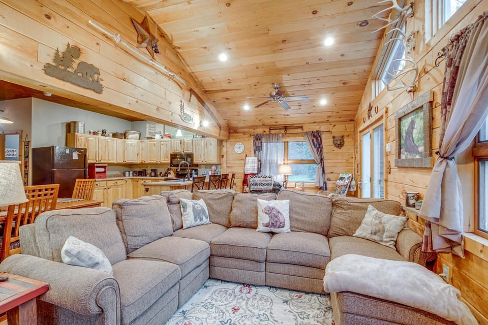 40-Acre, Off-Grid Wakefield Retreat w/ Gas Grill! House in Wisconsin