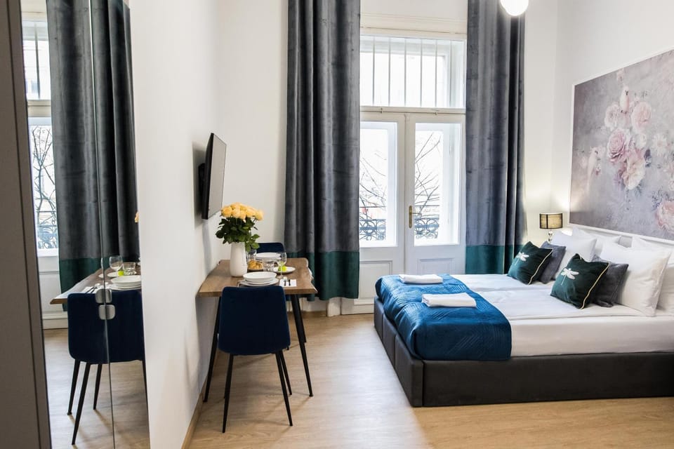 Bed, Living room, Seating area