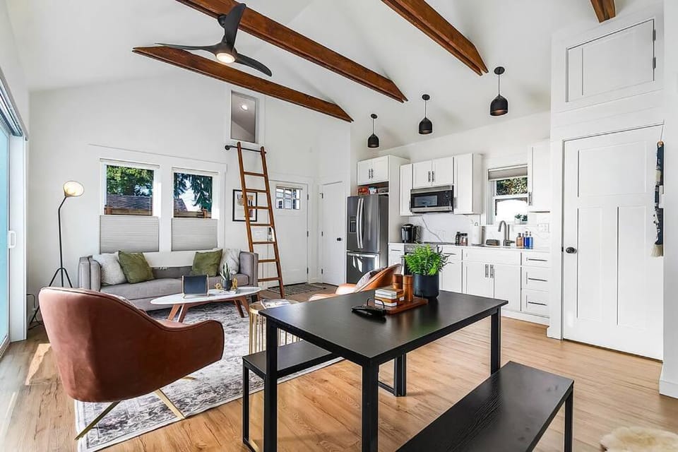Walk to the waterfront! The South Sound Suite Apartment in Tacoma