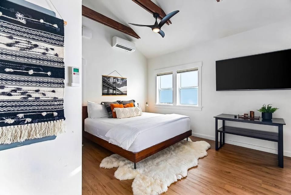 Walk to the waterfront! The South Sound Suite Apartment in Tacoma